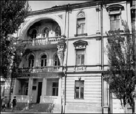 Здание дореволюционной постройки по ул.Ленина, 54. Фото 1994 г.