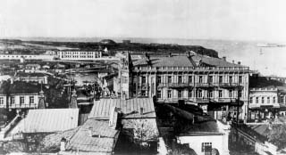 Дом № 38 Лихвенцова. Вид с городского холма. Ныне на этом месте гостиница "Севастополь". 1910-ые г.